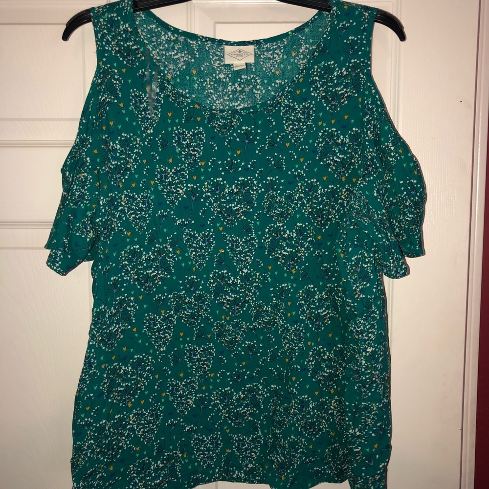 Shoulder gap blouse